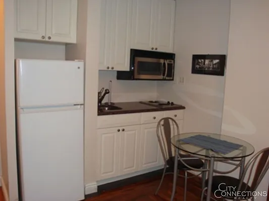 Rented by City Connections Realty | media 8