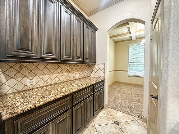 4th image of 422 Calvert Dr