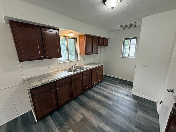 5th image of 3554 Cecelia Ave
