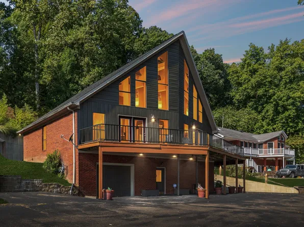 682 Stirling Rd, Camden, TN 38320