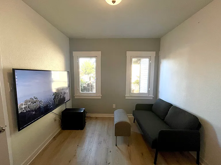 333 Nordina St — Photo 12