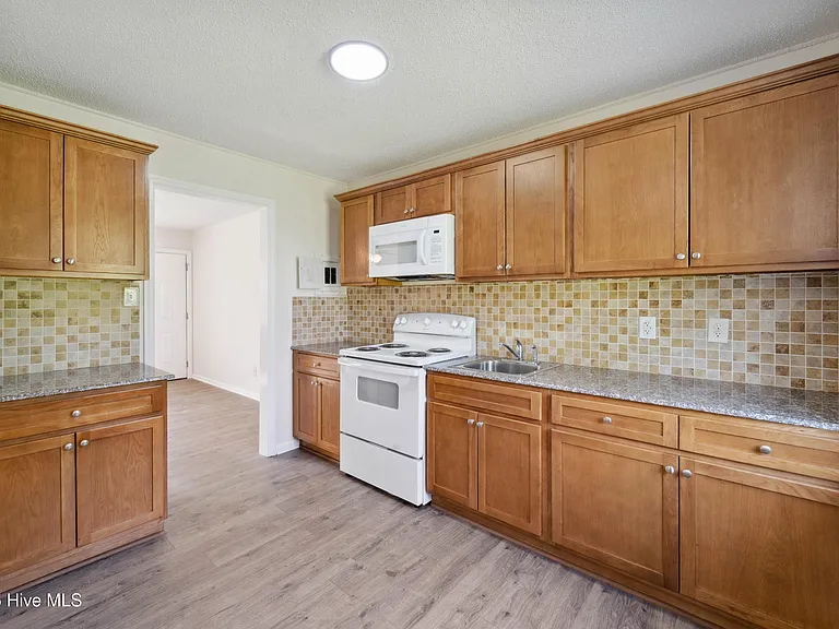 1216 Davis St — Photo 6