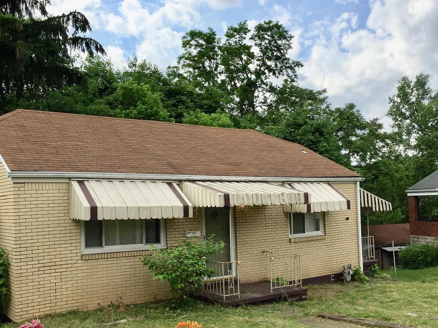 3819 Anderson Ave — Photo 2
