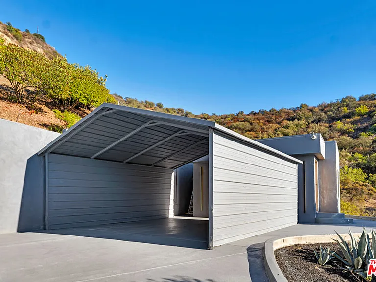 7966 Mulholland Dr — Photo 46