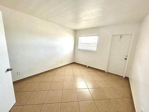 4th image of 250 NE 40th St APT 35