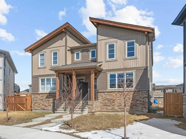171 SW Carringham Rd NW, Calgary, AB T3P 1V3