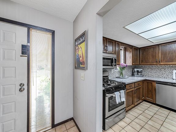 3rd image of 3723 Pendlestone Dr