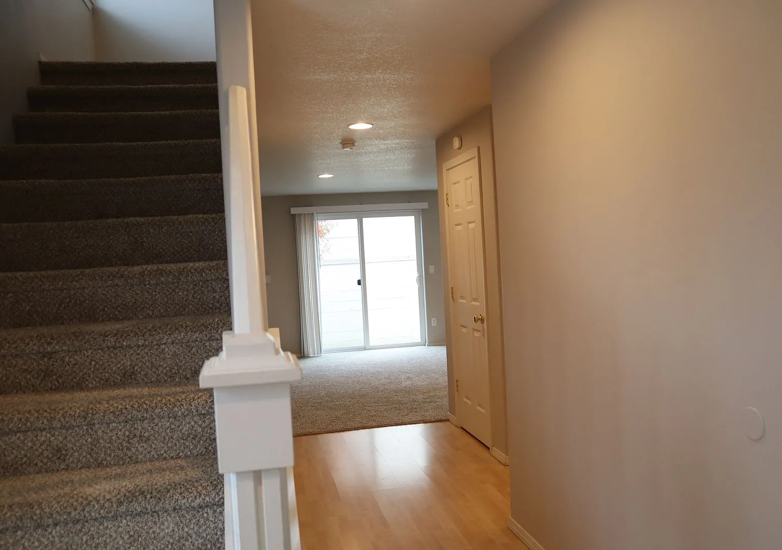 Move-In Special - Spacious Salmon Creek Townhome For Lease - 13920 Ne 7th Ct. — Photo 3