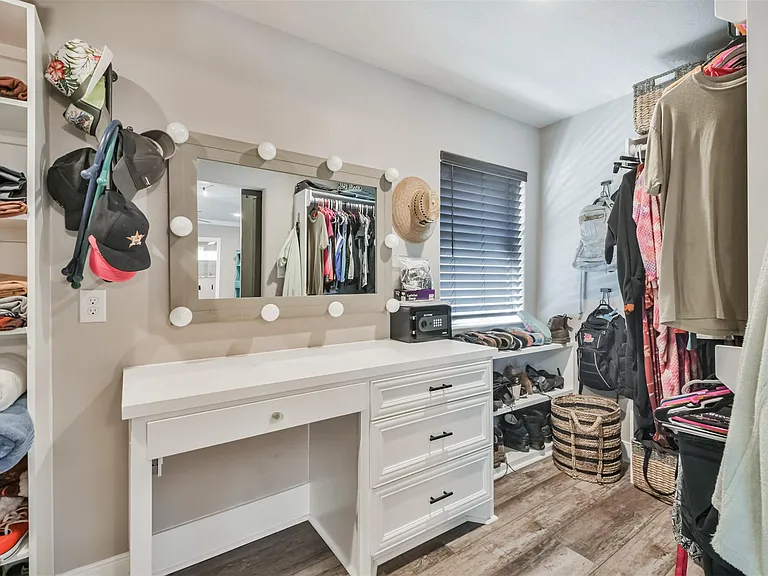 24237 Creekwood Dr — Photo 33