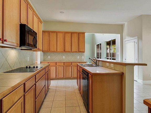 3rd image of 22437 Balmoral Dr