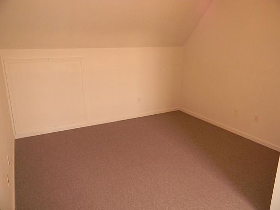4th image of 221 N Brown St