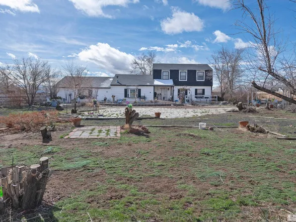 1301 Idaho Ave, Silver Springs, NV 89429