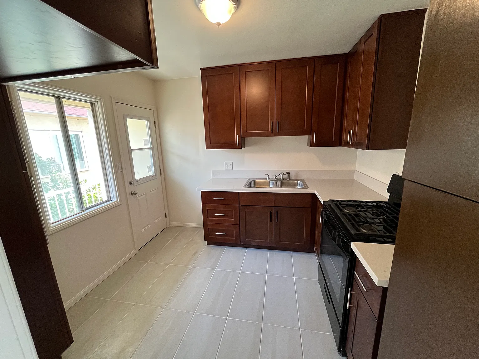 2 bed, 960 sqft, $2,245 — Photo 3
