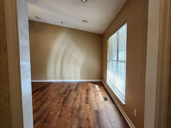 4th image of 809 Stetson Dr
