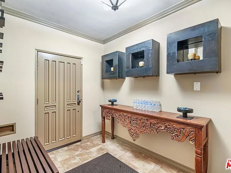3200 Primera Ave — Photo 3