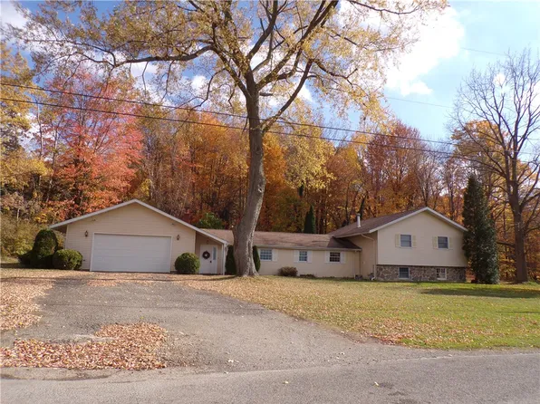 6031 Miller Rd, Girard, PA 16417