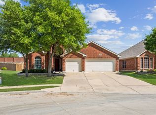 10201 Red Bluff Ln, Fort Worth, TX 76177