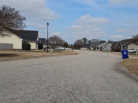 4th image of 112 Middle Ct