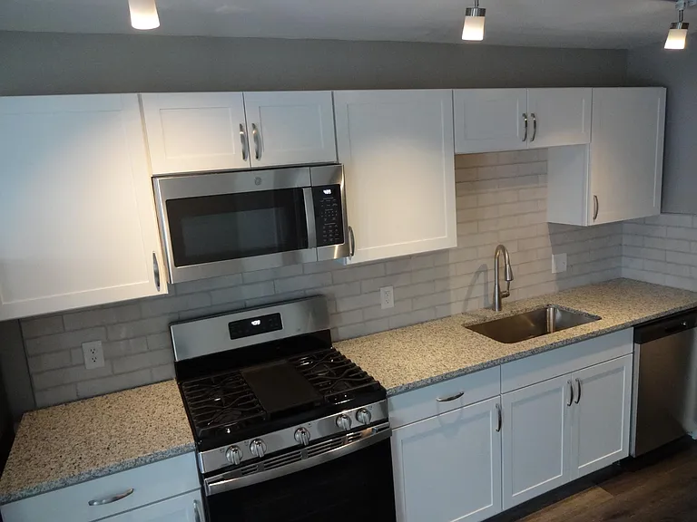 3417 1/2 Locust St #3417-1/2 — Photo 3