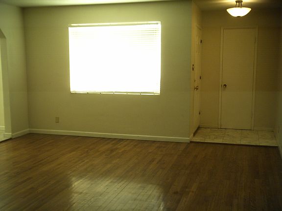 Hardwood Living room floor.