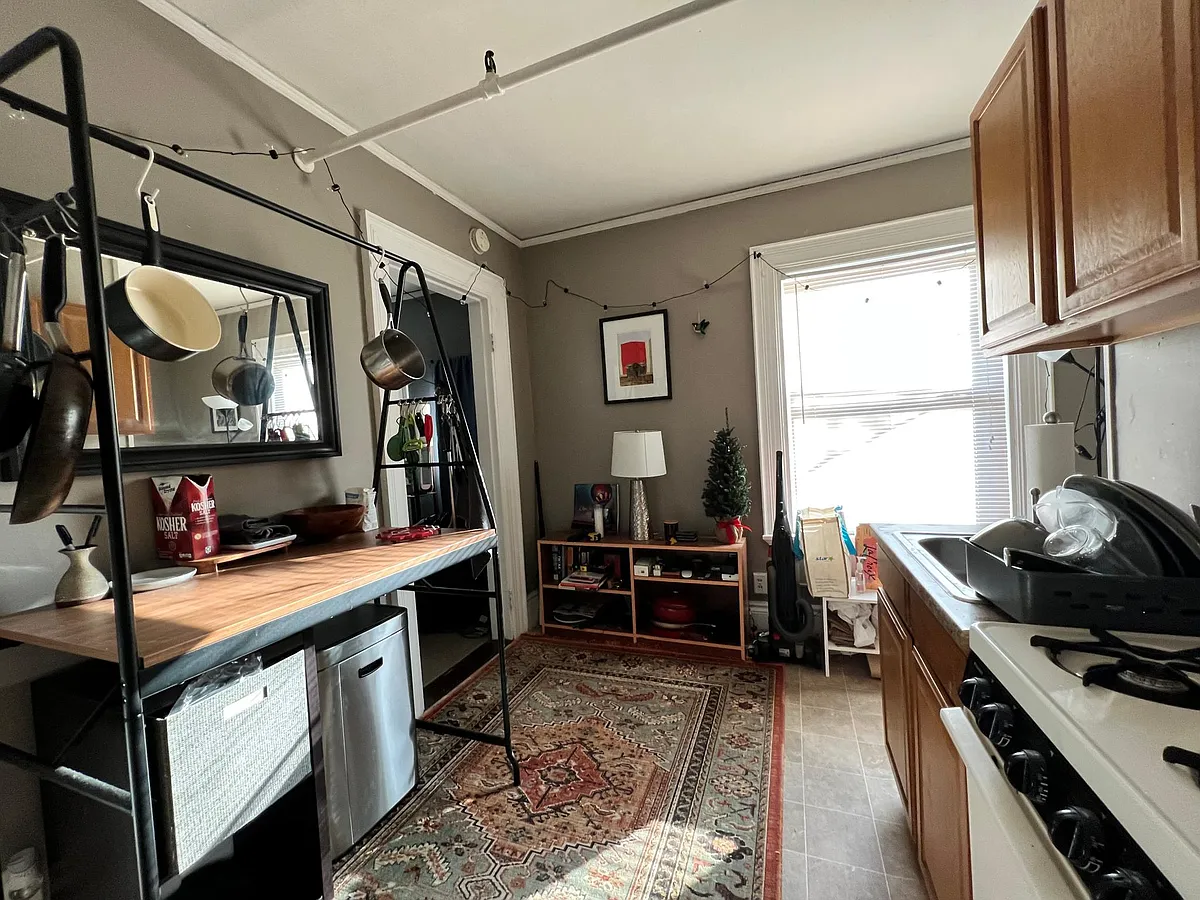 Building Photo - 149 Strathmore Rd #6