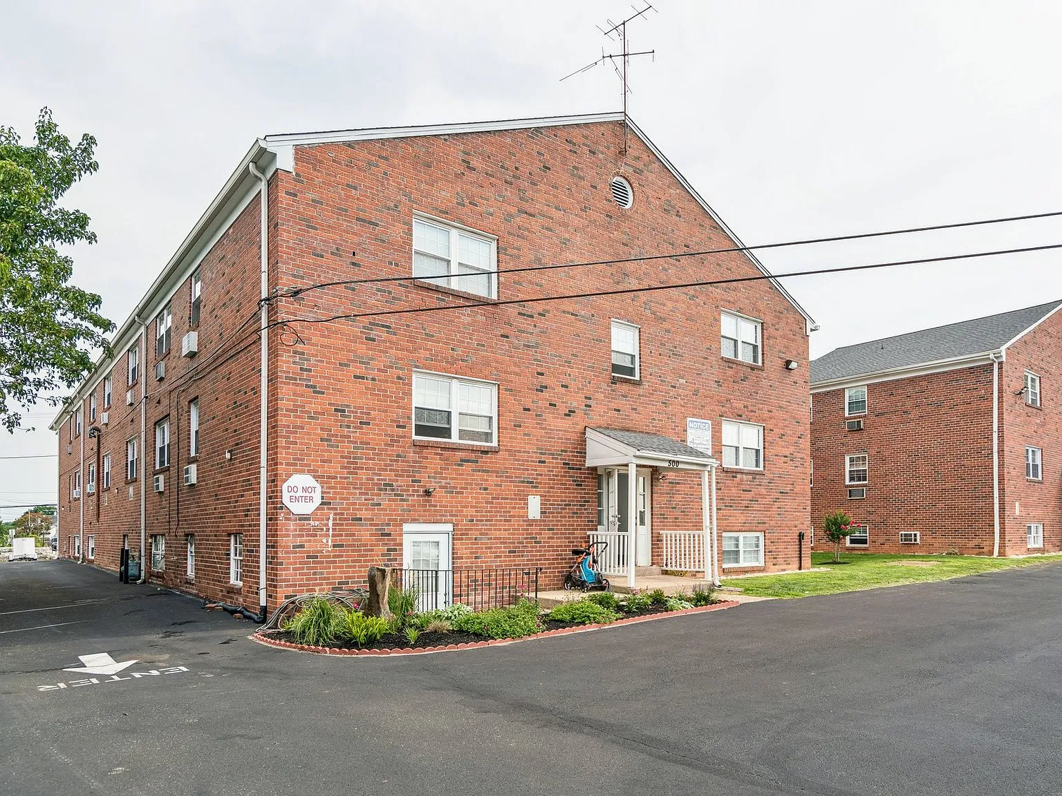 West Avenue Apartments — Photo 4