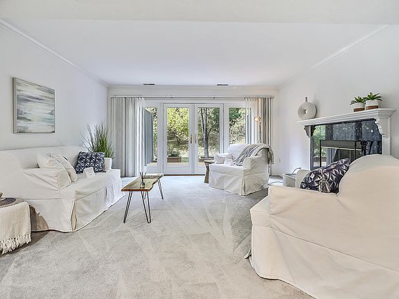 5th image of 3155 Lakehaven Dr