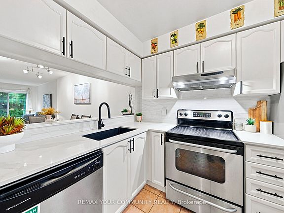 3rd image of 210 Manitoba St #11