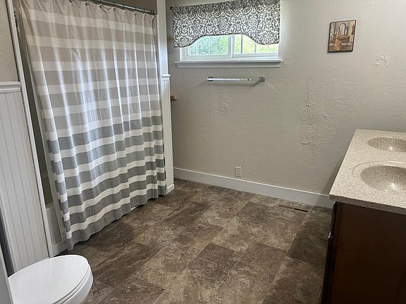 4th image of 944 Hurtt Rd