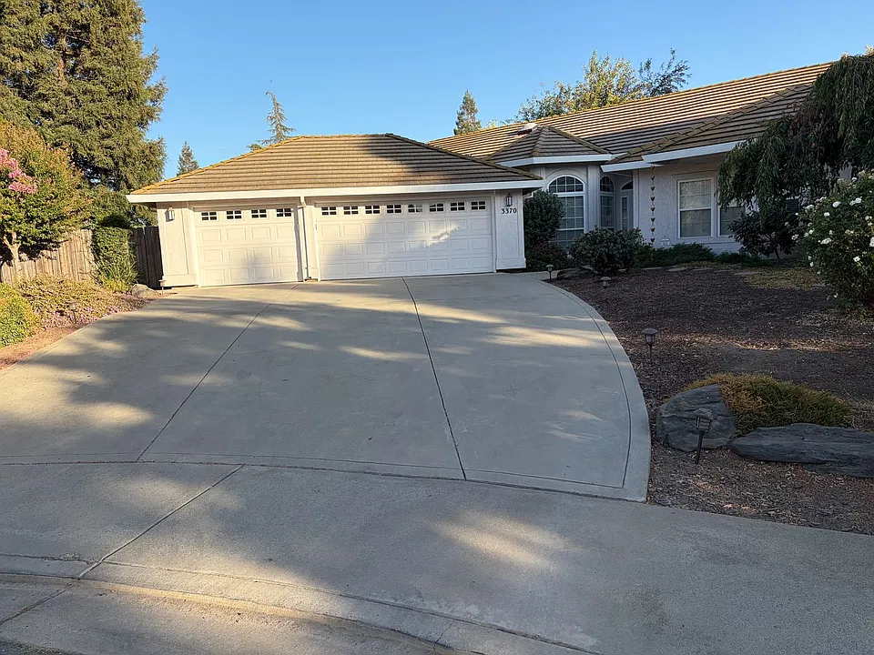 3370 Camelot Ct