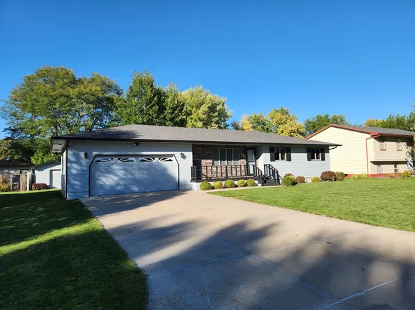 910 E Sunset Ave, Grand Island, NE 68801