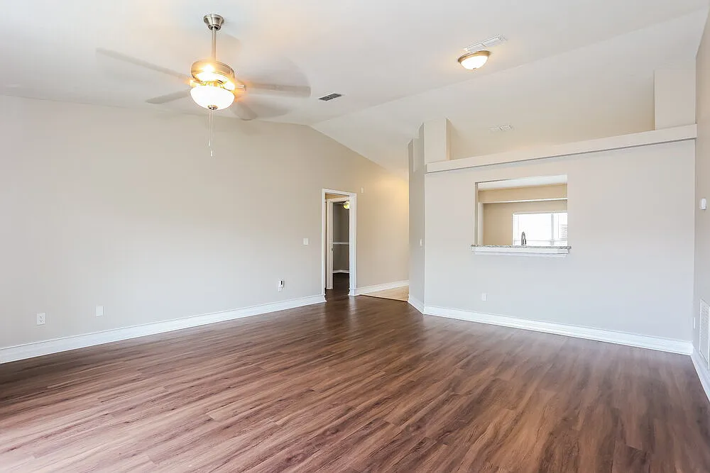 3 bed, 2.0 bath, 1275 sqft, $1,910 — Photo 4