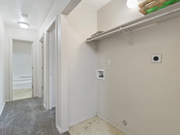 667 Sparks St N — Photo 17