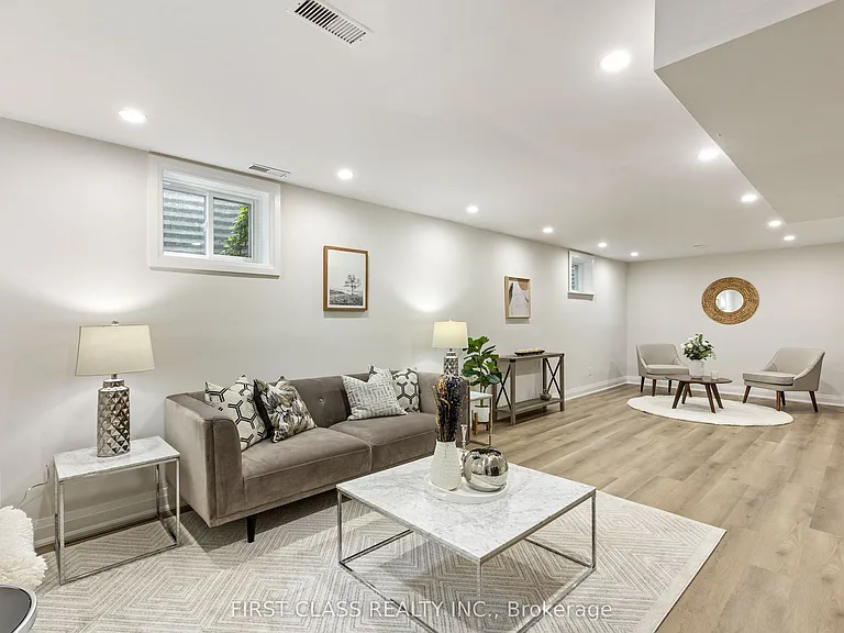 679 Village Pkwy — Photo 37