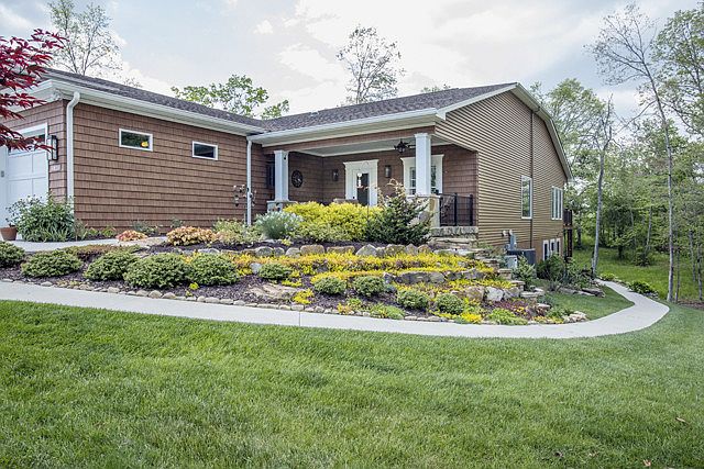 1st image of 83 Hickory Cir