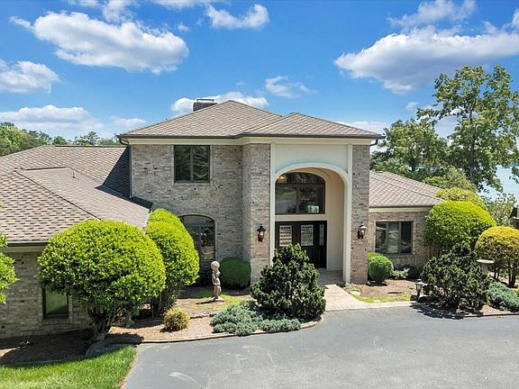 3rd image of 113 Hillview Dr
