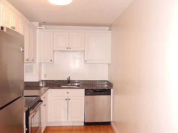 5th image of 872A Massachusetts Ave #609