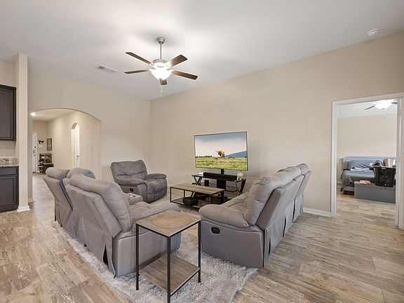 3rd image of 19601 Hubert R Humphrey Rd