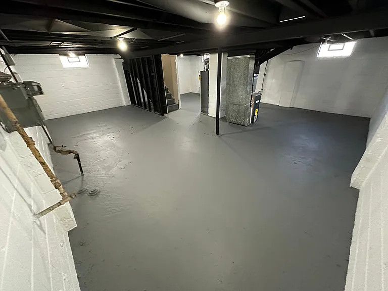 1073 Center St — Photo 13