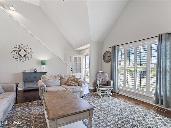 2nd image of 3166 Squire Cir
