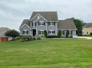 W292N4144 Prairie Wind Cir S, Pewaukee, WI 53072