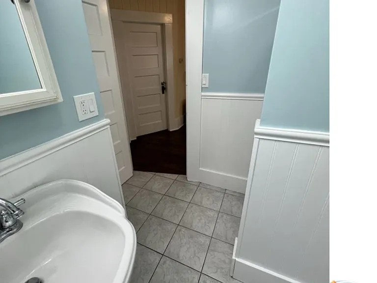 320 Main St — Photo 5