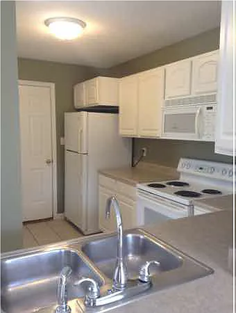 2632 E Oaklawn Ct — Photo 3