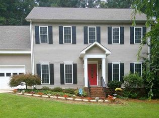 1910 Twin Ponds Dr, Hickory, NC 28602