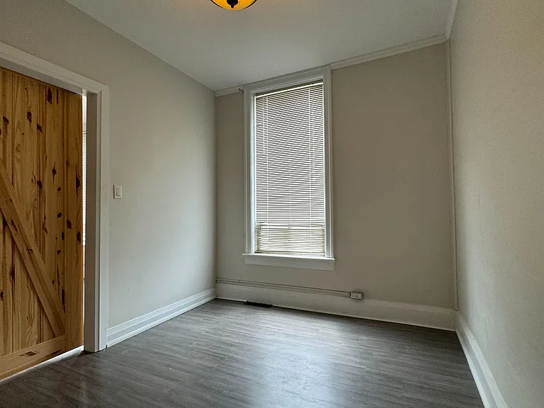 118 Main St E #1 — Photo 6