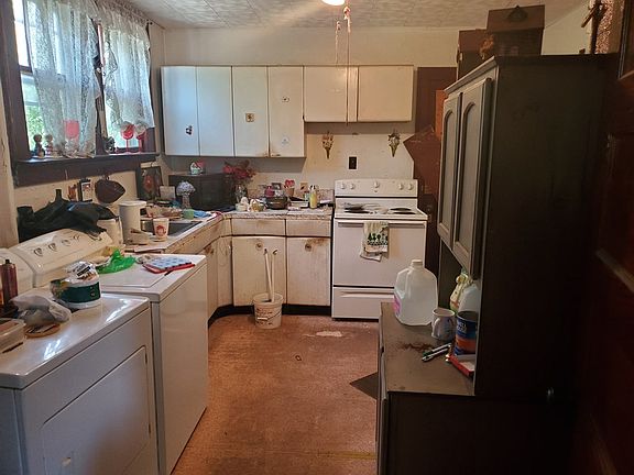4th image of 219 Woodlawn Ave