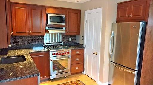 4th image of 5 Marsh Meadow Ln
