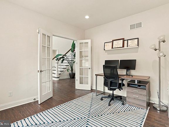 4th image of 48 E Holland Rd