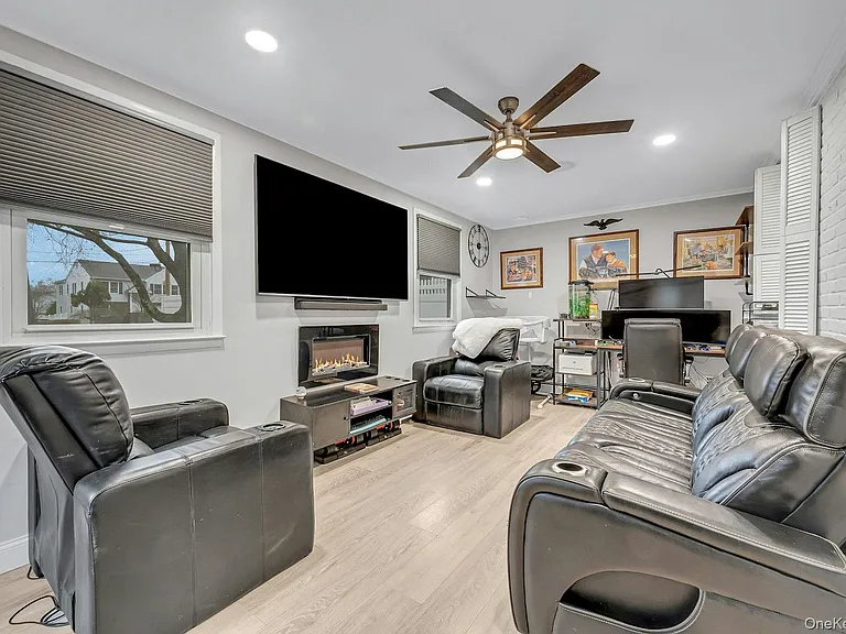 32 Glendale Ave — Photo 2
