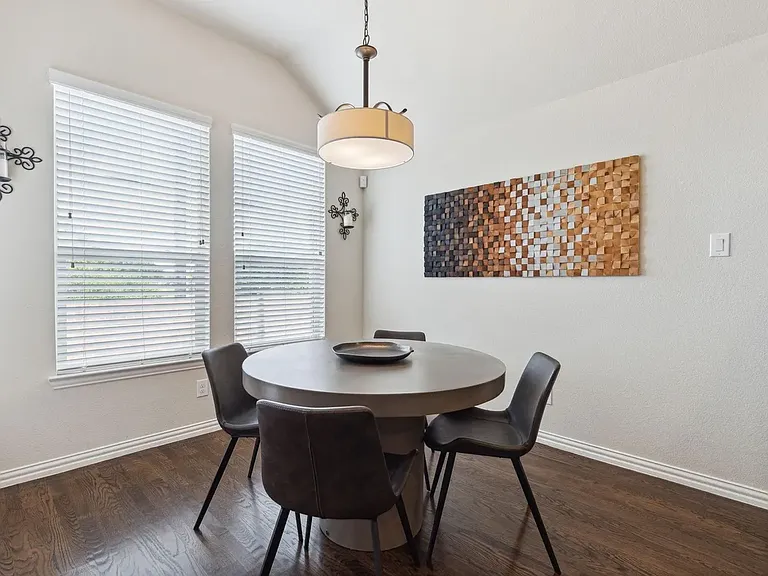 2416 Royal Summit Dr — Photo 8